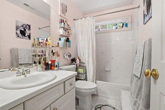 2780 HONEYSUCKLE LN, Huntingdon Valley, PA 19006