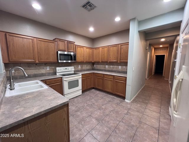 1961 E SHANNON Street, Gilbert, AZ 85295