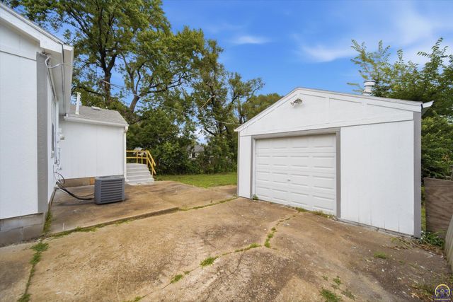 2510 SE Wisconsin AVE, Topeka, KS 66605