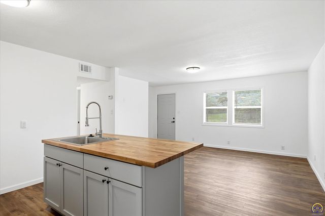 2510 SE Wisconsin AVE, Topeka, KS 66605