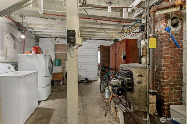 708 Warren Avenue N, Seattle, WA 98109