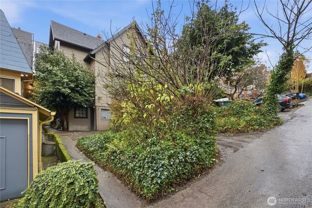 708 Warren Avenue N, Seattle, WA 98109