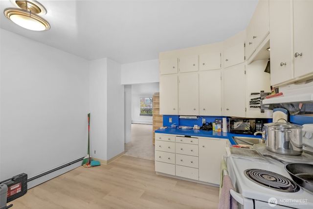 708 Warren Avenue N, Seattle, WA 98109