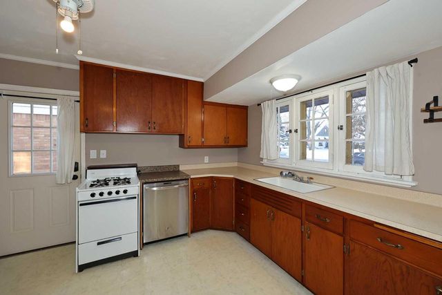 10907 Glenway COURT, Wauwatosa, WI 53222