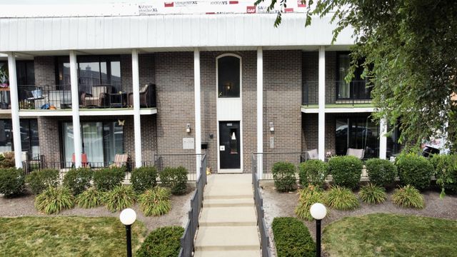 9800 S Karlov Avenue 2D, Oak Lawn, IL 60453