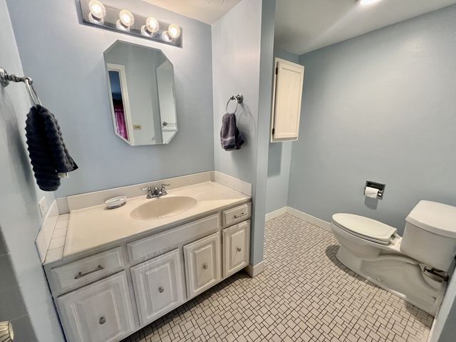 9800 S Karlov Avenue 2D, Oak Lawn, IL 60453
