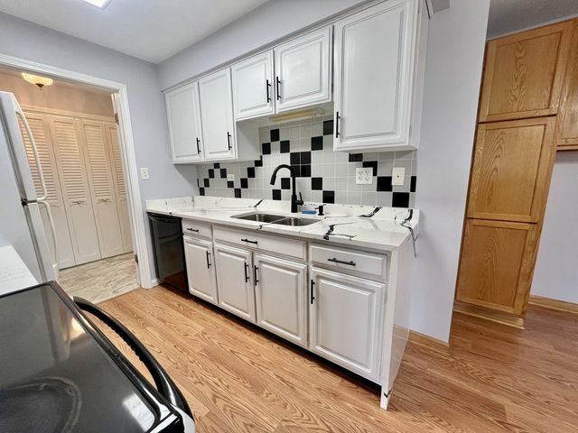 9800 S Karlov Avenue 2D, Oak Lawn, IL 60453