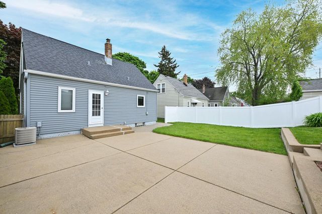 3131 Burrell STREET, Milwaukee, WI 53207