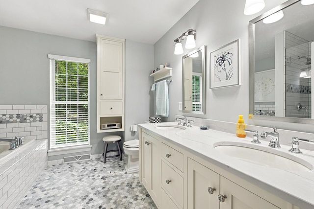 4949 Lake DRIVE, West Bend, WI 53095