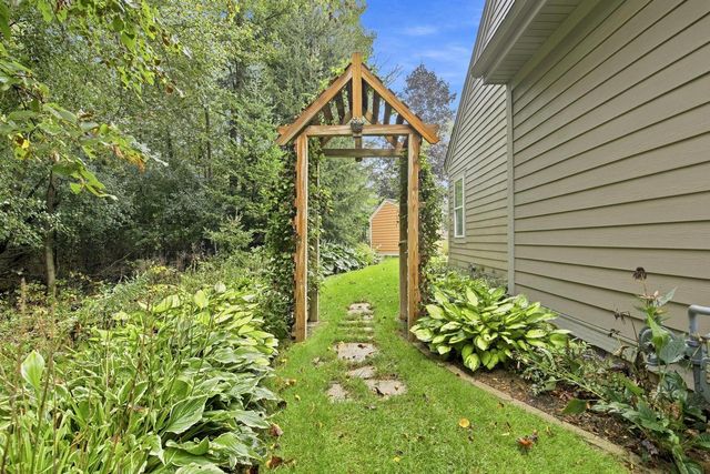 4949 Lake DRIVE, West Bend, WI 53095