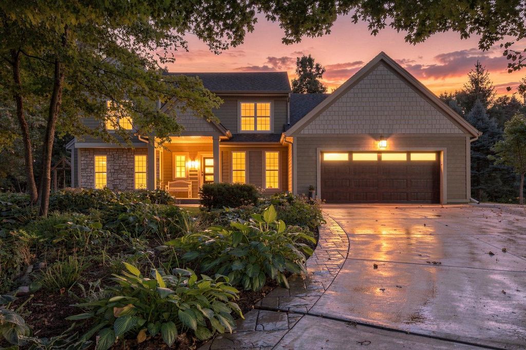 4949 Lake DRIVE, West Bend, WI 53095