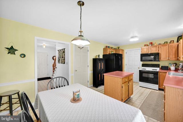 30 EDGEWOOD DR, Lititz, PA 17543