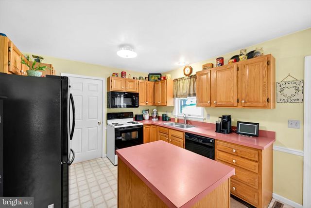 30 EDGEWOOD DR, Lititz, PA 17543