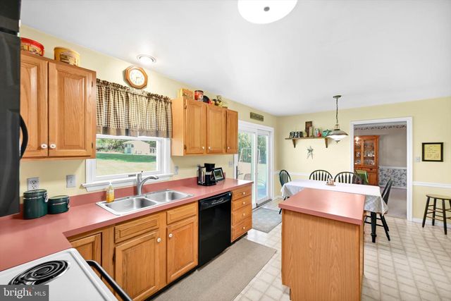30 EDGEWOOD DR, Lititz, PA 17543