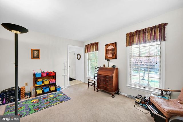 30 EDGEWOOD DR, Lititz, PA 17543