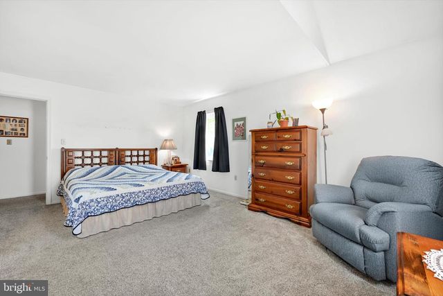 30 EDGEWOOD DR, Lititz, PA 17543
