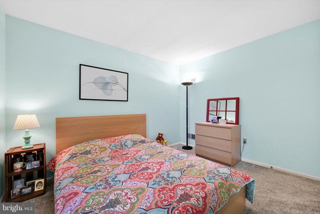 30 EDGEWOOD DR, Lititz, PA 17543