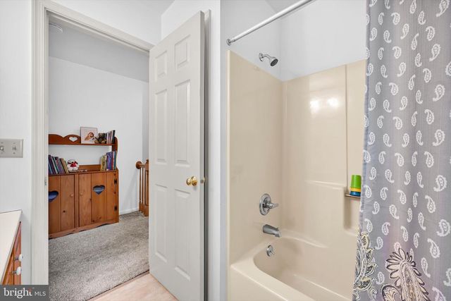 30 EDGEWOOD DR, Lititz, PA 17543