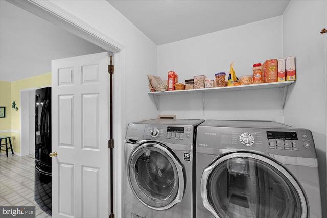30 EDGEWOOD DR, Lititz, PA 17543