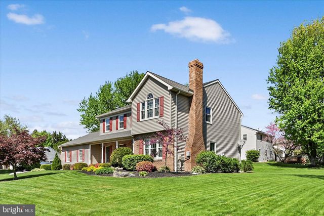 30 EDGEWOOD DR, Lititz, PA 17543