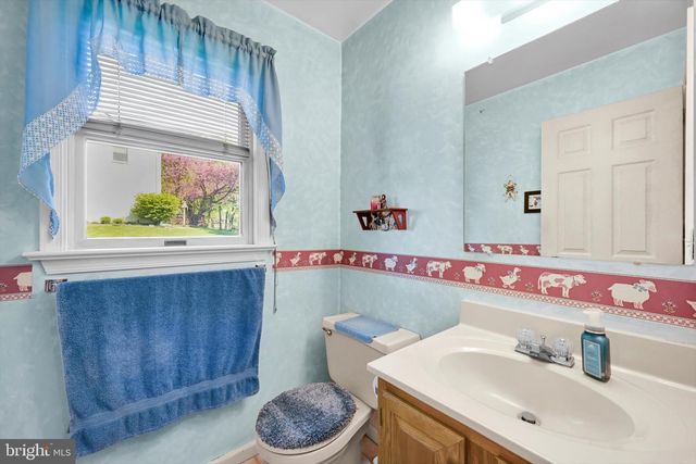 30 EDGEWOOD DR, Lititz, PA 17543