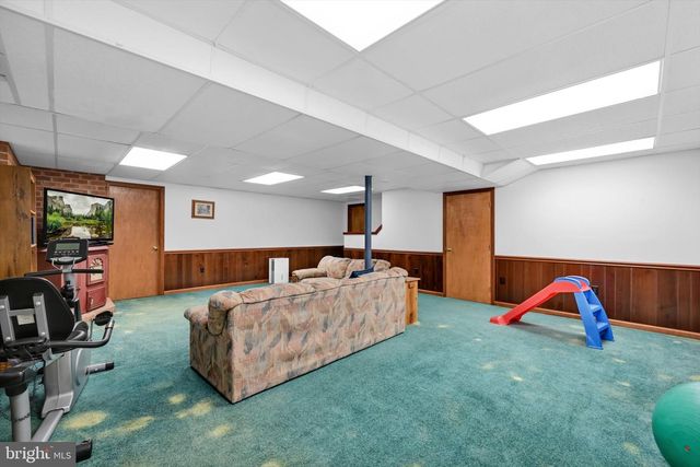 30 EDGEWOOD DR, Lititz, PA 17543
