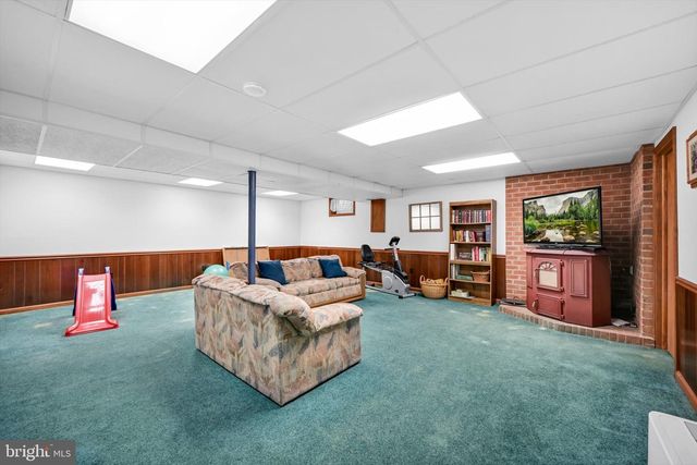 30 EDGEWOOD DR, Lititz, PA 17543