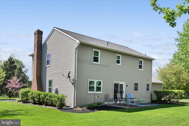 30 EDGEWOOD DR, Lititz, PA 17543
