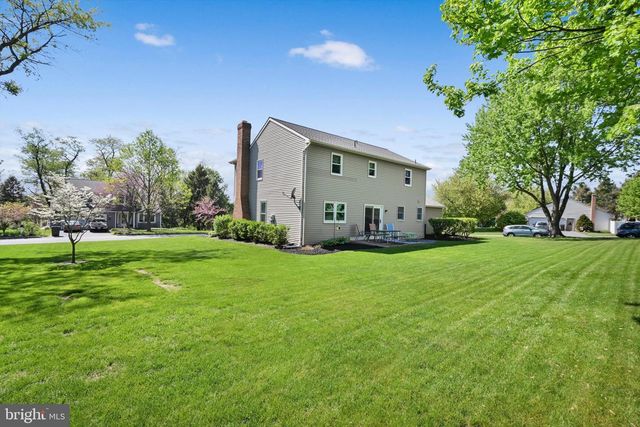 30 EDGEWOOD DR, Lititz, PA 17543