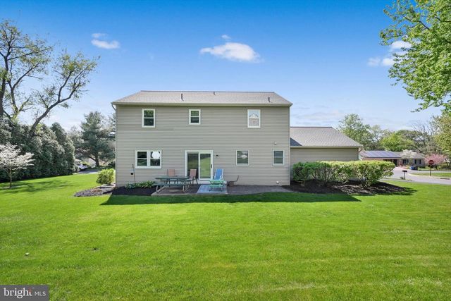 30 EDGEWOOD DR, Lititz, PA 17543