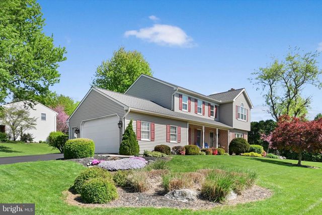 30 EDGEWOOD DR, Lititz, PA 17543