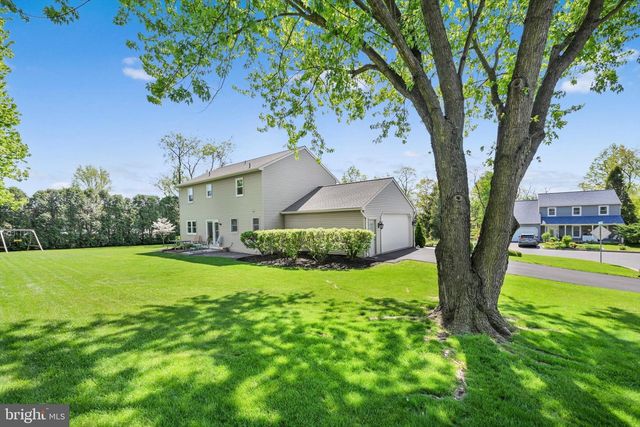 30 EDGEWOOD DR, Lititz, PA 17543