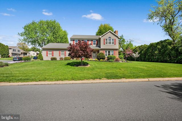 30 EDGEWOOD DR, Lititz, PA 17543