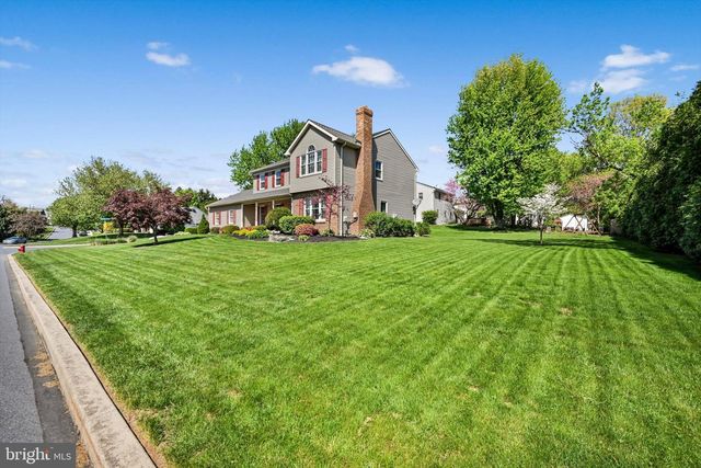 30 EDGEWOOD DR, Lititz, PA 17543