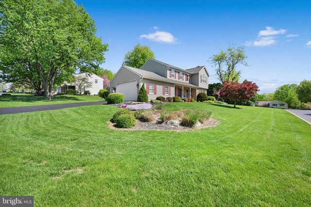 30 EDGEWOOD DR, Lititz, PA 17543