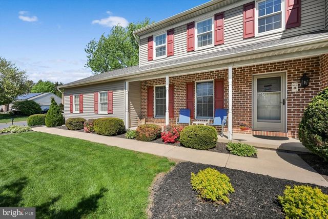 30 EDGEWOOD DR, Lititz, PA 17543