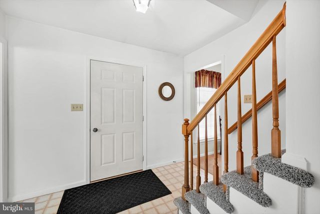 30 EDGEWOOD DR, Lititz, PA 17543