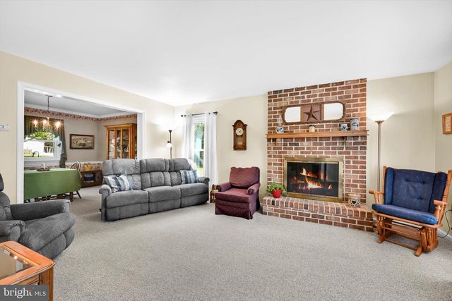 30 EDGEWOOD DR, Lititz, PA 17543