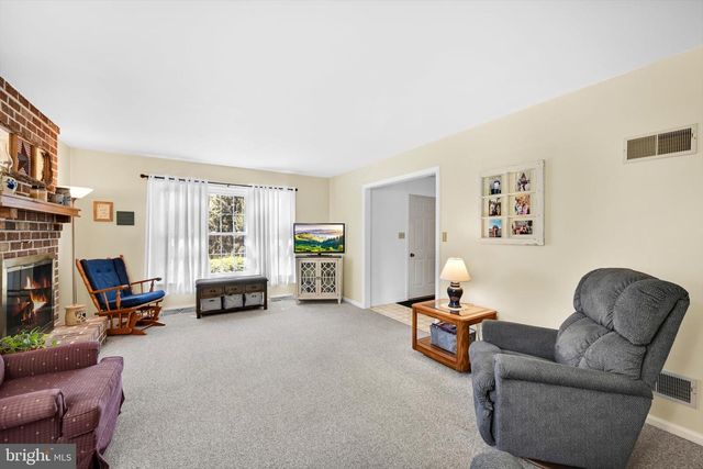 30 EDGEWOOD DR, Lititz, PA 17543
