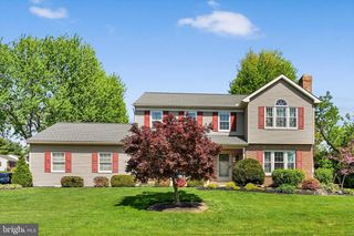 30 EDGEWOOD DR, Lititz, PA 17543