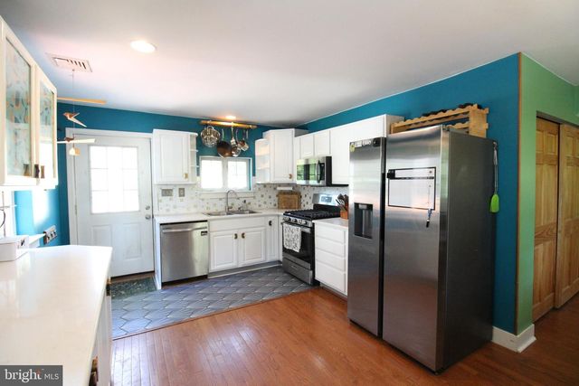 665 HEMPFIELD HILL RD, Columbia, PA 17512