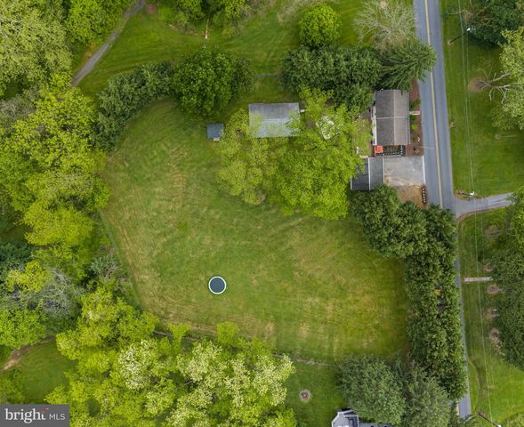 665 HEMPFIELD HILL RD, Columbia, PA 17512