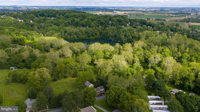 665 HEMPFIELD HILL RD, Columbia, PA 17512