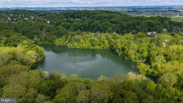 665 HEMPFIELD HILL RD, Columbia, PA 17512