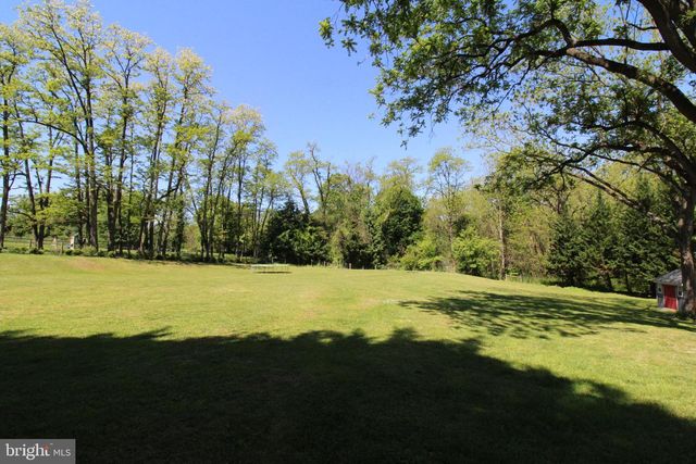 665 HEMPFIELD HILL RD, Columbia, PA 17512