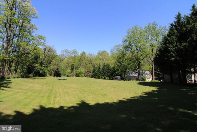 665 HEMPFIELD HILL RD, Columbia, PA 17512