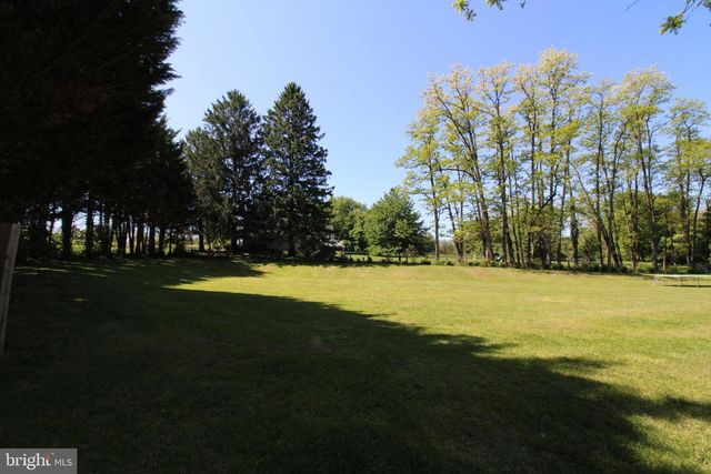 665 HEMPFIELD HILL RD, Columbia, PA 17512