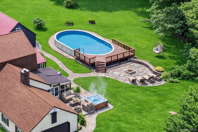 4 Debbie Court, Chester, NY 10918