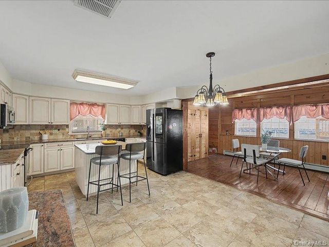 4 Debbie Court, Chester, NY 10918