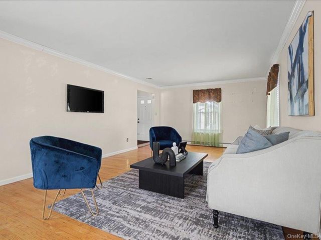 4 Debbie Court, Chester, NY 10918